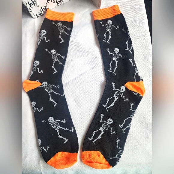 🔥SPOOKY SKELETON SOCKS🔥 - Picture 3 of 4